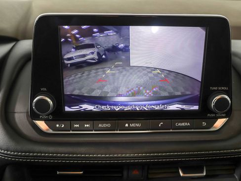 Used 2023 Nissan Rogue SV image 13