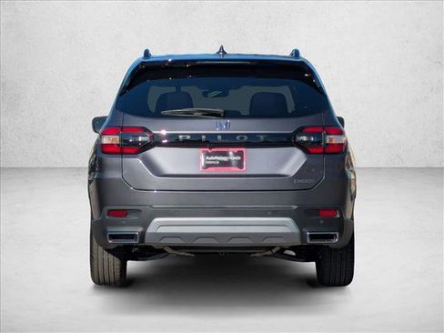 New 2025 Honda Pilot Touring image 8