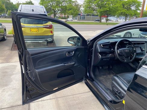 Used 2016 Toyota Avalon Limited FWD image 30