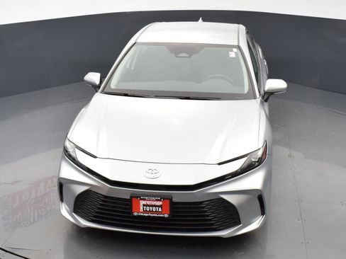 Used 2025 Toyota Camry LE image 23