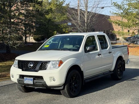 Used 2018 Nissan Frontier SV w/ Value Truck Package image 3