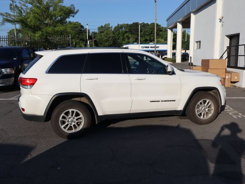 Used 2019 Jeep Grand Cherokee Laredo RWD image 23