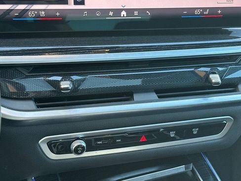 Used 2024 BMW X7 xDrive40i w/ M Sport Package image 25