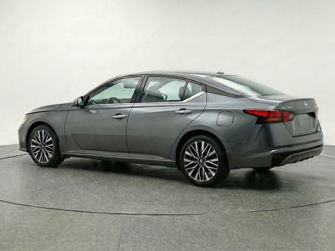 Used 2025 Nissan Altima 2.5 SV FWD image 6