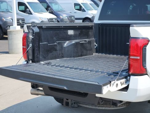 Used 2025 Toyota Tacoma TRD Off-Road AWD/4WD image 7