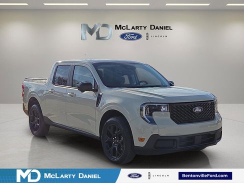 Used 2025 Ford Maverick Lariat w/ Black Appearance Package image 1