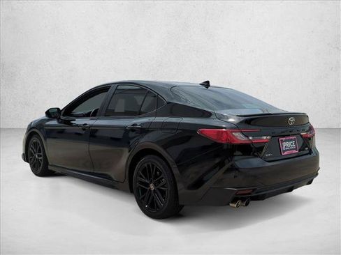 Used 2025 Toyota Camry SE FWD image 8