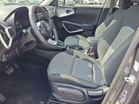 Used 2023 Kia Soul LX w/ Option Group 015 image 18