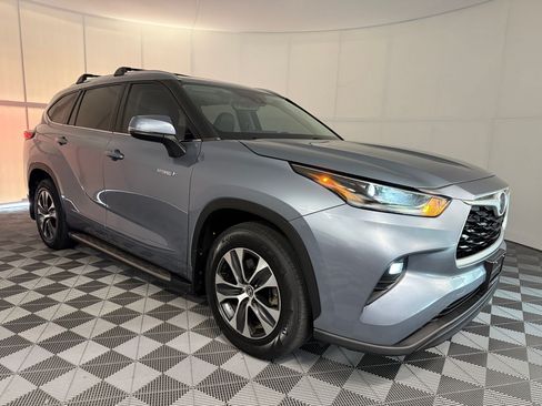 Used 2021 Toyota Highlander XLE FWD image 7