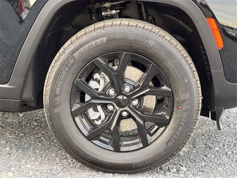 New 2025 Jeep Grand Cherokee Altitude image 25