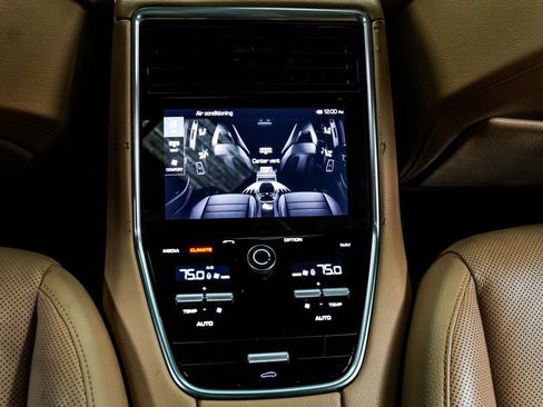 Used 2017 Porsche Panamera image 26