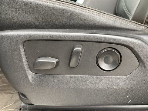 Used 2022 Chevrolet Silverado 1500 High Country w/ Technology Package image 10