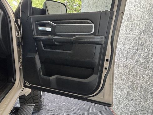 Used 2022 RAM 2500 Big Horn w/ Level C Equiment Group AWD/4WD image 32