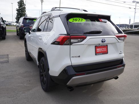Used 2022 Toyota RAV4 SE image 10