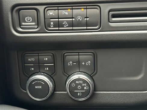 Used 2023 GMC Yukon AT4 image 43