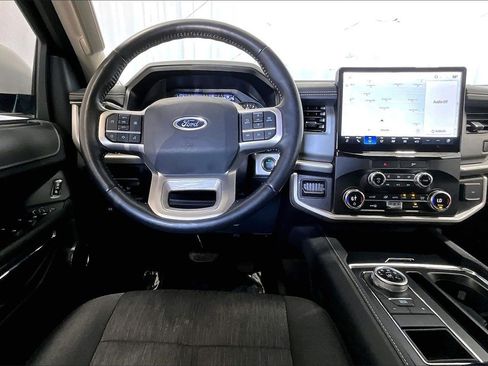 Certified 2023 Ford Expedition XLT image 4