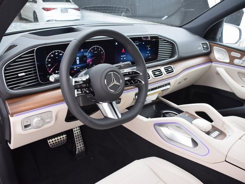New 2026 Mercedes-Benz GLS 580 4MATIC image 21