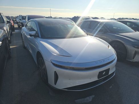 Used 2024 Lucid Air Touring image 3