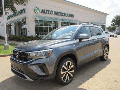 Used 2023 Volkswagen Taos SE image 1