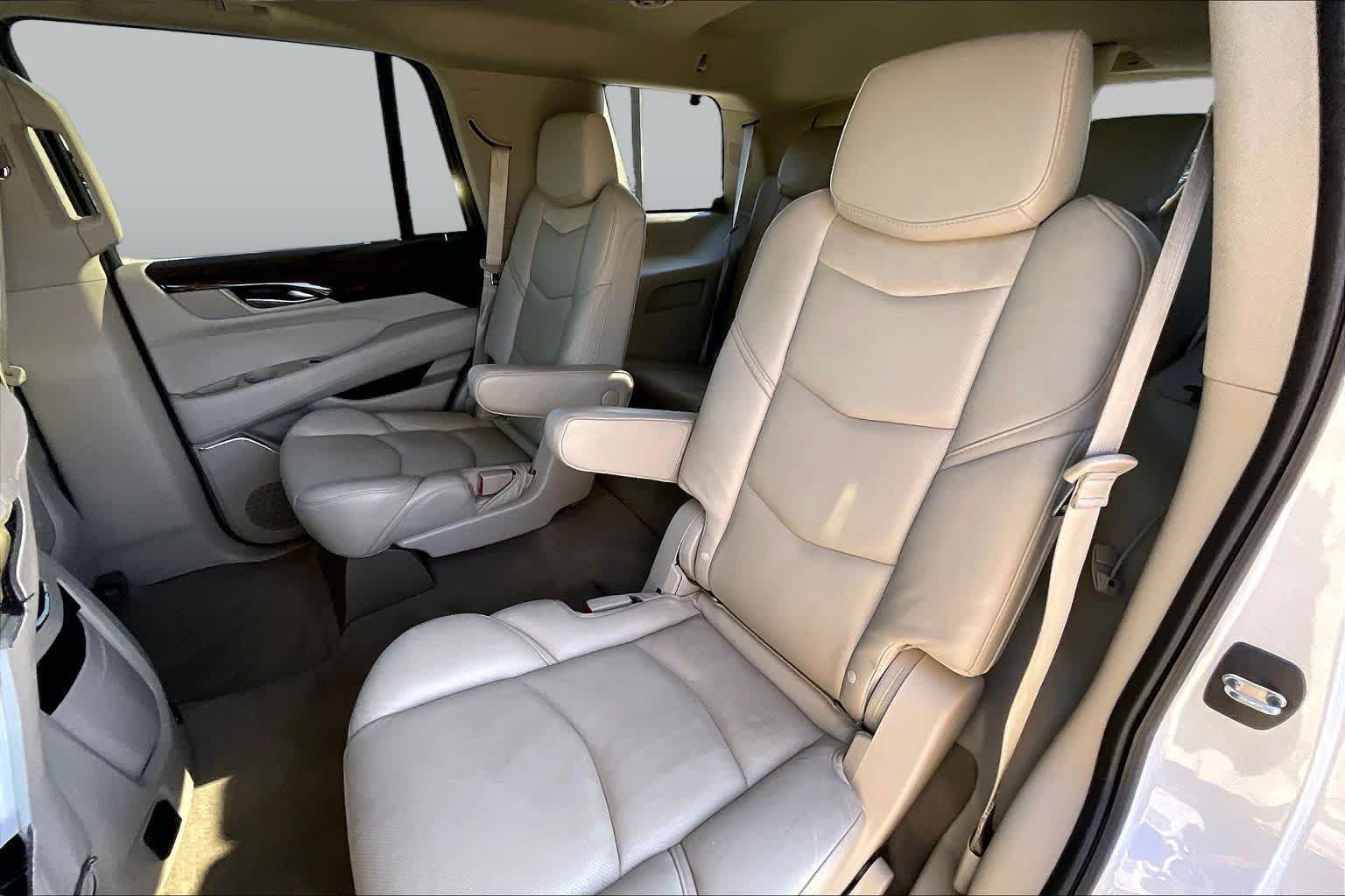 Used 2017 Cadillac Escalade Luxury RWD image 20