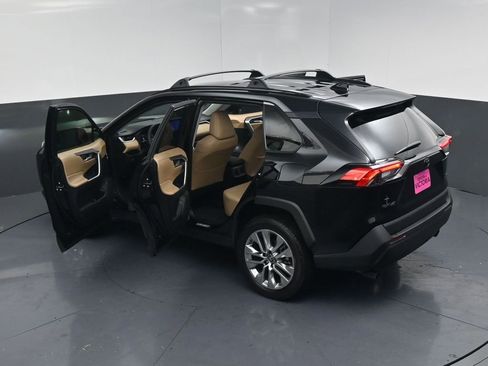 Used 2025 Toyota RAV4 XLE Premium image 17