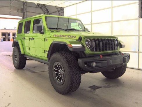 Used 2025 Jeep Wrangler Unlimited Rubicon AWD/4WD image 4