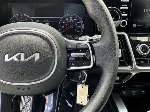 Used 2022 Kia Sorento LX FWD image 12