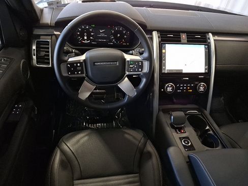 Certified 2025 Land Rover Discovery Dynamic SE image 11