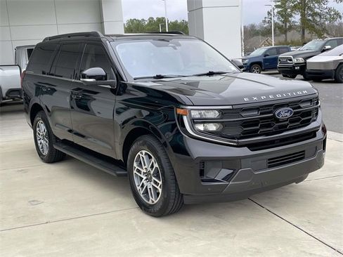 Used 2025 Ford Expedition Active image 4