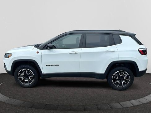 Used 2025 Jeep Compass Trailhawk AWD/4WD image 2