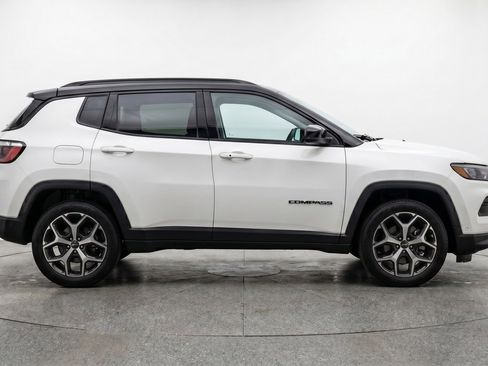 Used 2025 Jeep Compass Limited AWD/4WD image 11