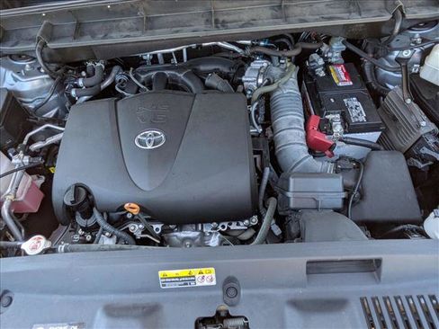 Used 2021 Toyota Highlander LE FWD image 23