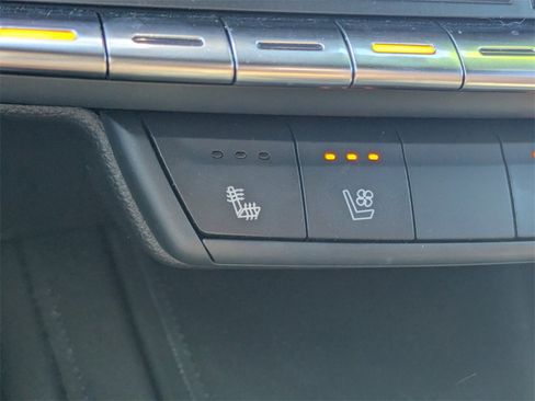 Used 2023 Cadillac XT4 Premium Luxury image 26