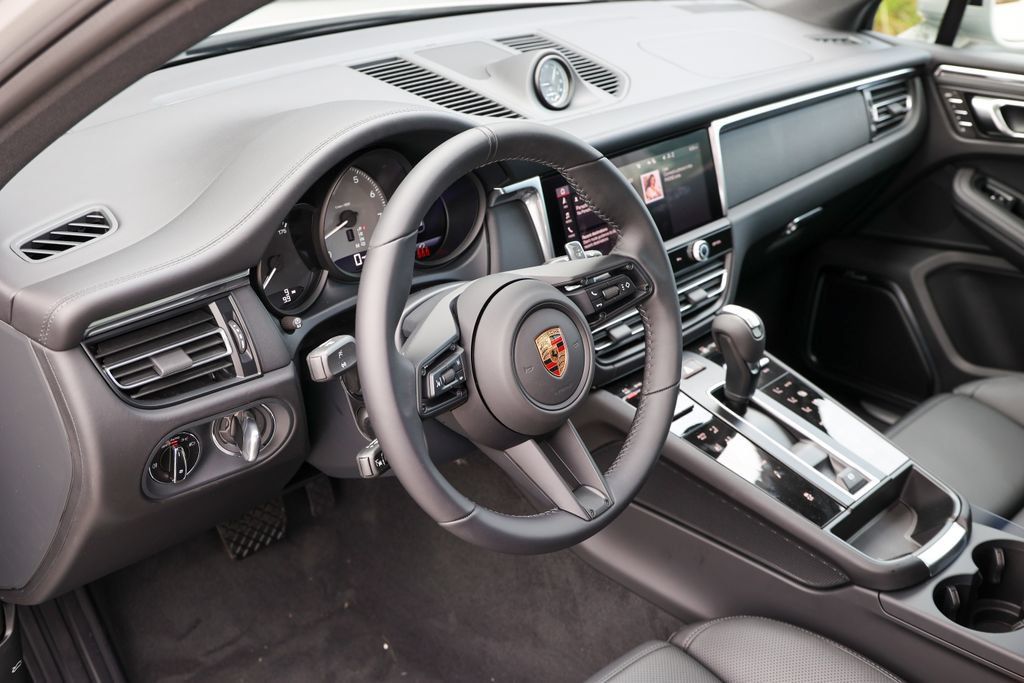 New 2026 Porsche Macan S AWD/4WD image 4