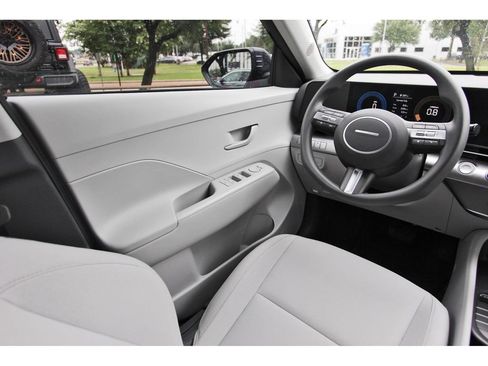 Used 2026 Hyundai Kona SE FWD image 9