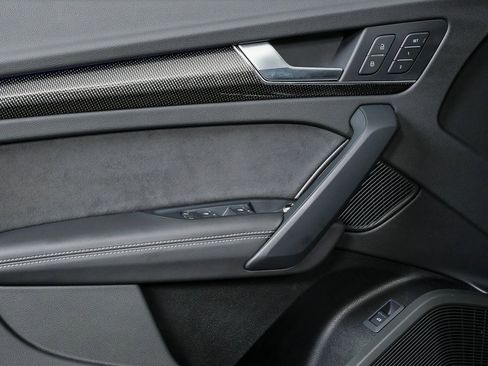 Used 2023 Audi SQ5 Prestige w/ Prestige Package image 6