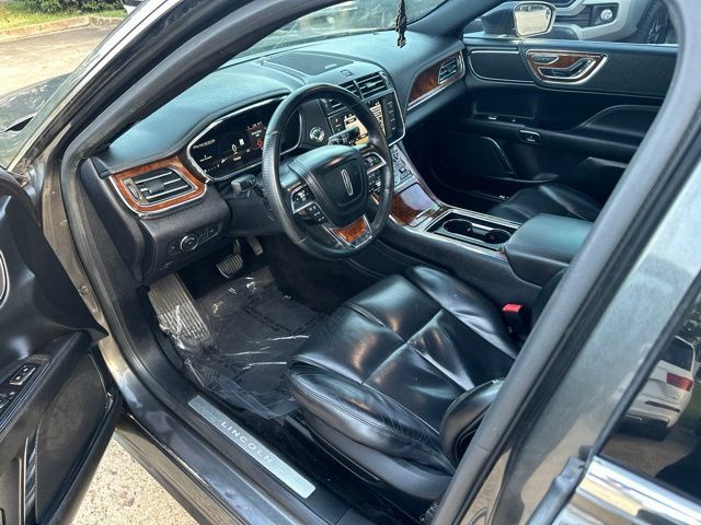 Used 2017 Lincoln Continental Select w/ Climate Package AWD/4WD image 9