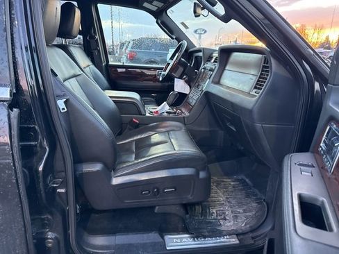 Used 2012 Lincoln Navigator Base image 10