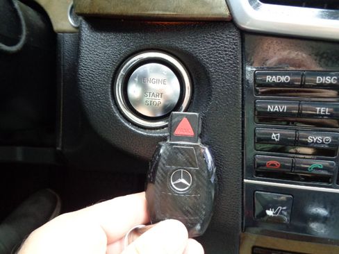 Used 2011 Mercedes-Benz E 350 4MATIC Sedan image 21