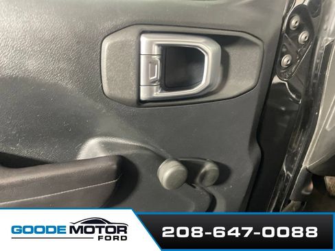 Used 2018 Jeep Wrangler Unlimited Sport AWD/4WD image 9