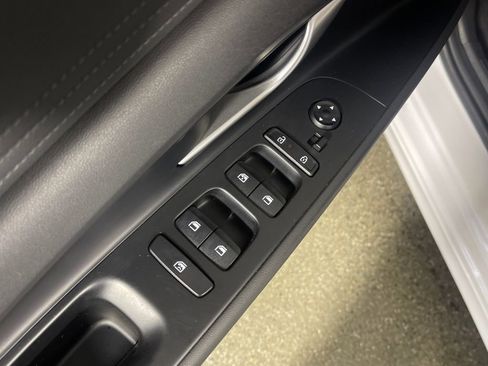 Used 2025 Hyundai Elantra SEL image 18