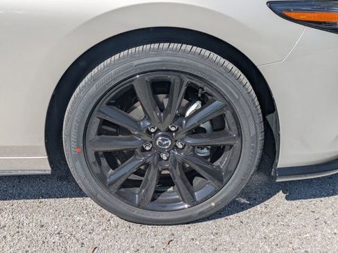 New 2026 MAZDA MAZDA3 Hatchback w/Premium Plus Pkg image 9