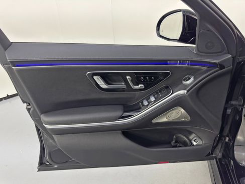 Used 2022 Mercedes-Benz S 500 4MATIC w/ AMG Line Package image 51