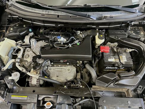 Used 2015 Nissan Rogue SV w/ SV Family Package image 34