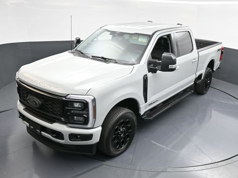 Used 2025 Ford F250 Lariat w/ Black Appearance Package image 32