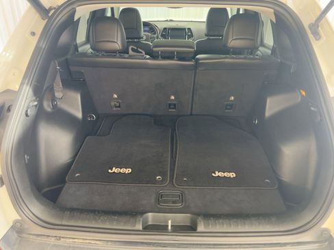 Used 2019 Jeep Cherokee Limited w/ Trailer Tow Group image 32