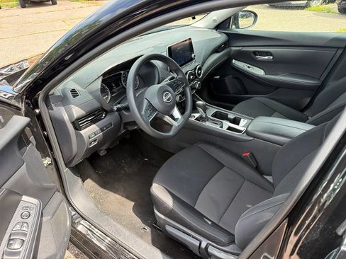 Used 2024 Nissan Sentra SV FWD image 10