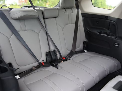 Used 2025 Honda Pilot EX-L image 37