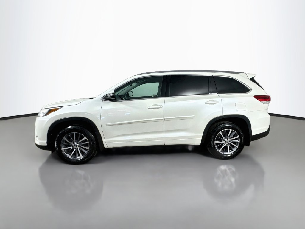 Used 2018 Toyota Highlander XLE AWD/4WD image 4