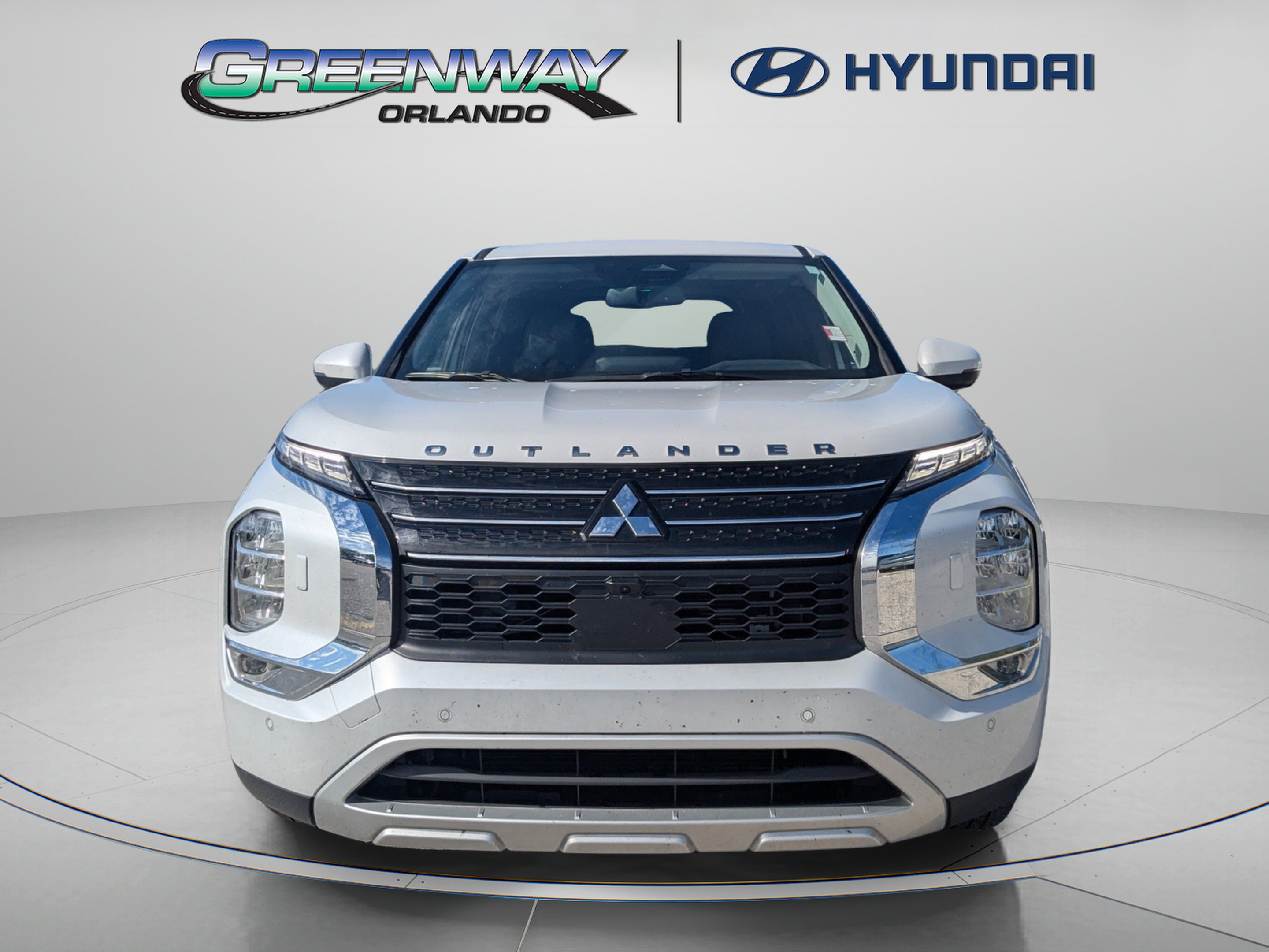 Used 2025 Mitsubishi Outlander SE AWD/4WD image 3